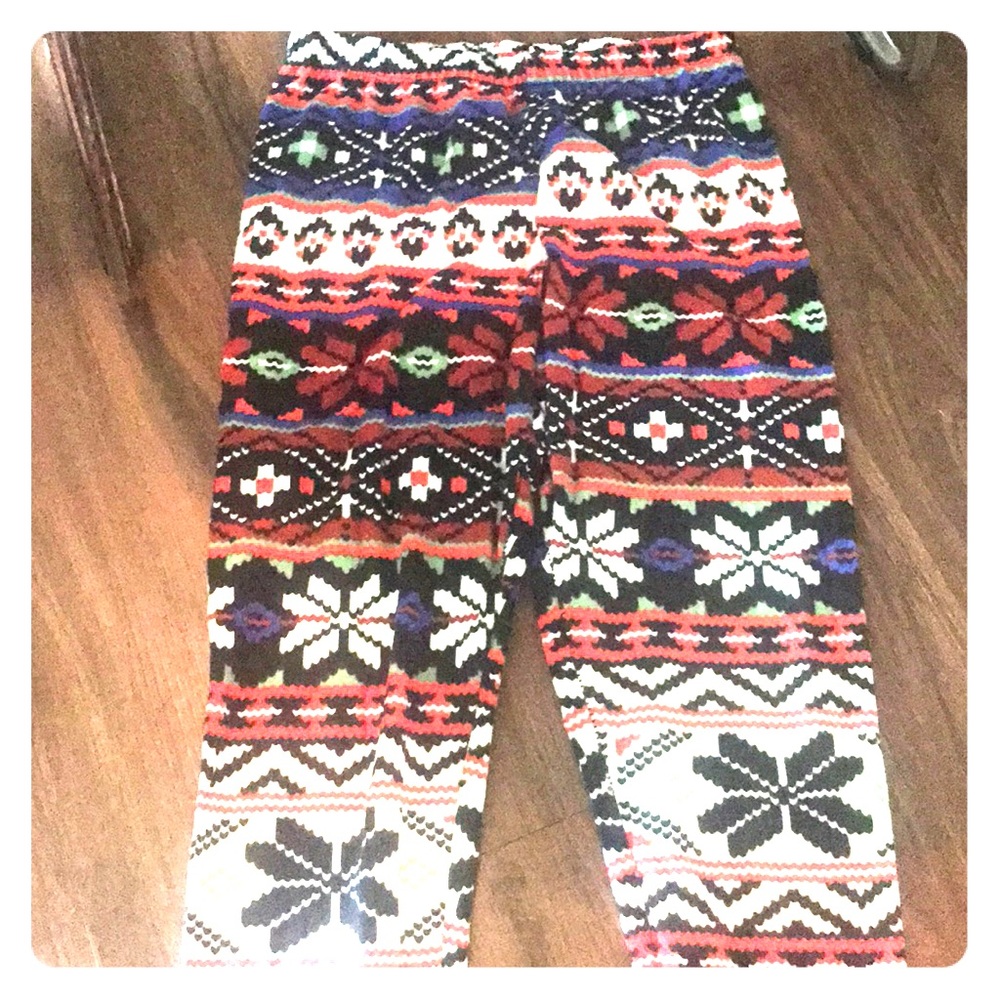 Soft, winter-themed leggings
